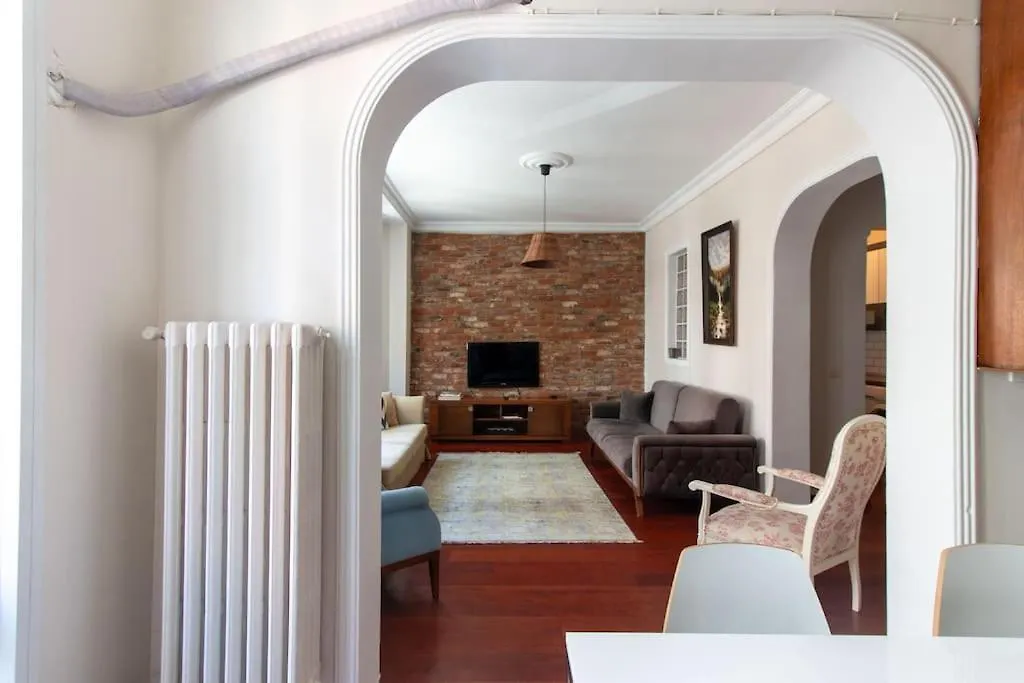 Authentic And Spacious 3Br Flat W Ac And Balcony Istanbul Apartment