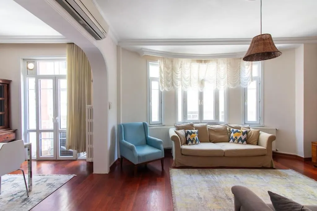 Authentic And Spacious 3Br Flat W Ac And Balcony Istanbul