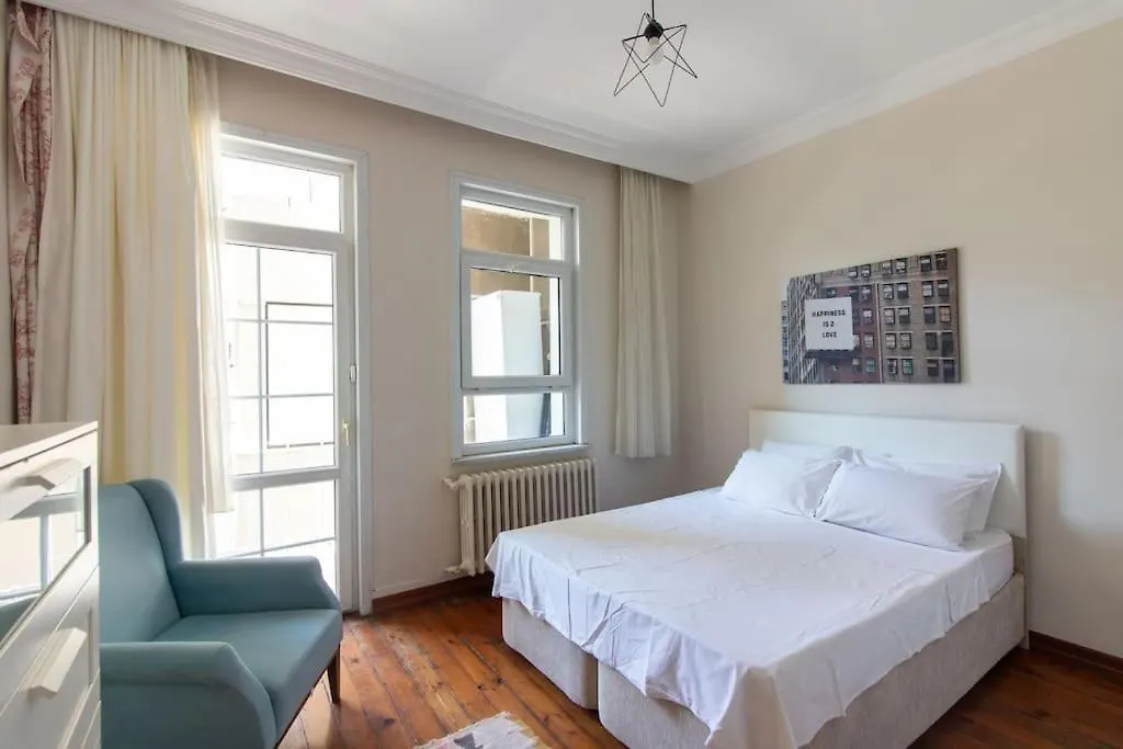 Authentic And Spacious 3Br Flat W Ac And Balcony Istanbul Apartment